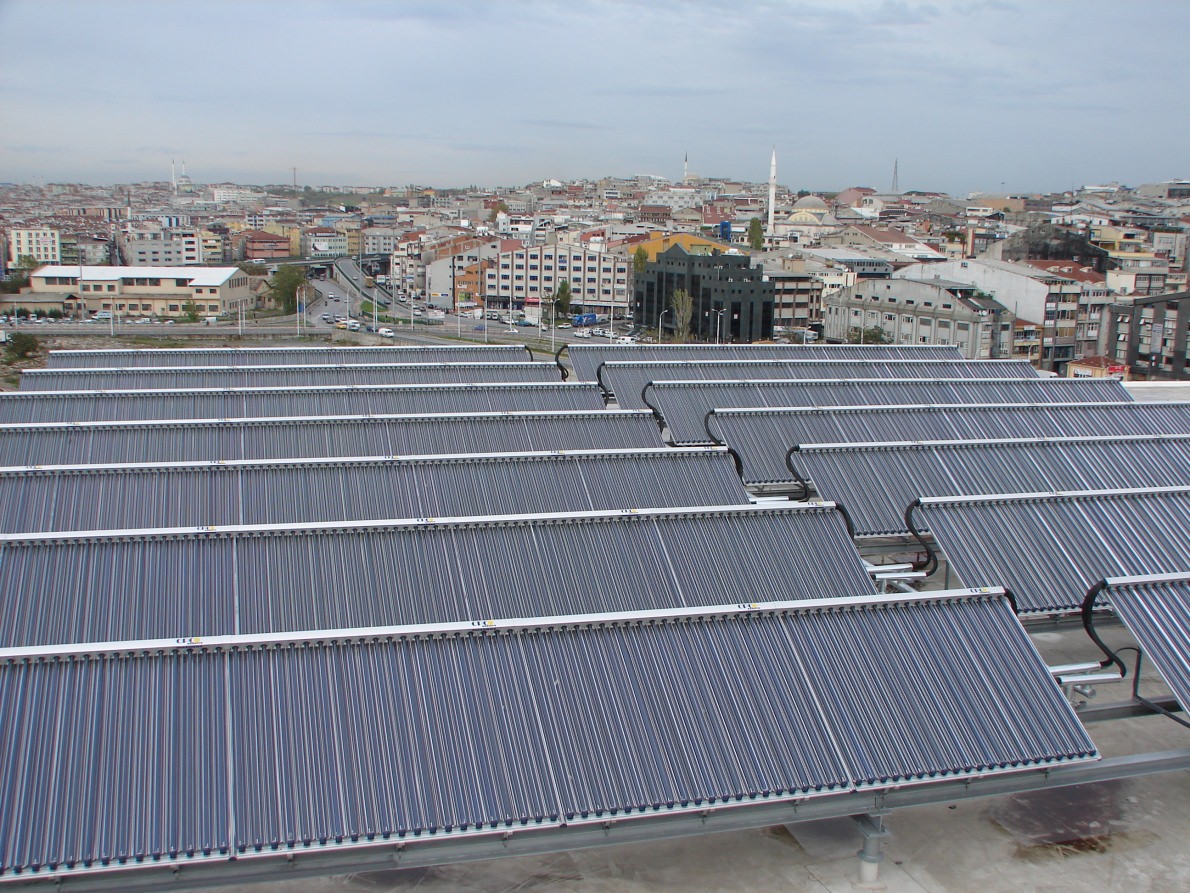 Solarthermie-Anlage auf dem Dach des Metro-Shopping-Centers in Istanbul. Foto: Ritter