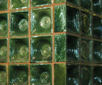 Grüne Napfkacheln (Foto: Alice Scheerer)