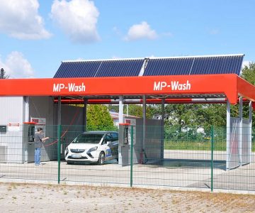 Solarananlage auf einer Autowaschanlage