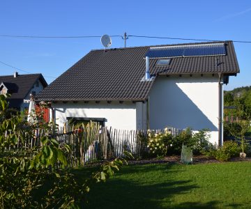 Passivhaus mit Solarthermiekollektoren im Westerwald