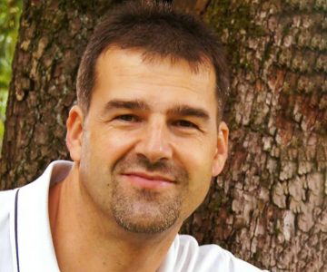 Unser Experte für solares Bauen im Interview: Baubiologe Stefan Schön weiß, was aufs Dach soll: Solarthermie und Photovoltaik! Foto: Stefan Schön