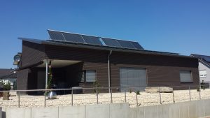 aufgständerte Solarthermie-Anlage auf Pultdach 2. Projekt des Monats Mai 2018 Joachim Knetzger Pfaffenhofen