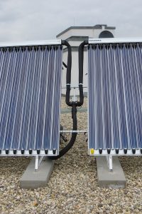 Paradigma AQUA PLASMA Solarthermie-Kollektoren auf Flachdach Roter Turm Gladbeck Handwerker Jeske GmbH