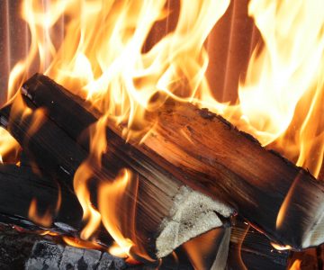Richtig heizen mit Scheitholz im Kaminofen