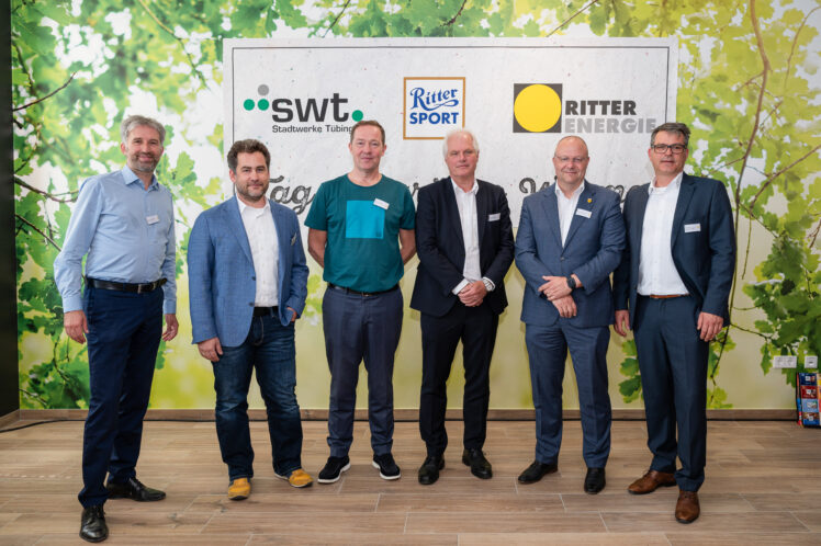 Deutschlands größte Solarthermie Dachanlage von Ritter Energie Kollektoren Vertreter der Projektpartner