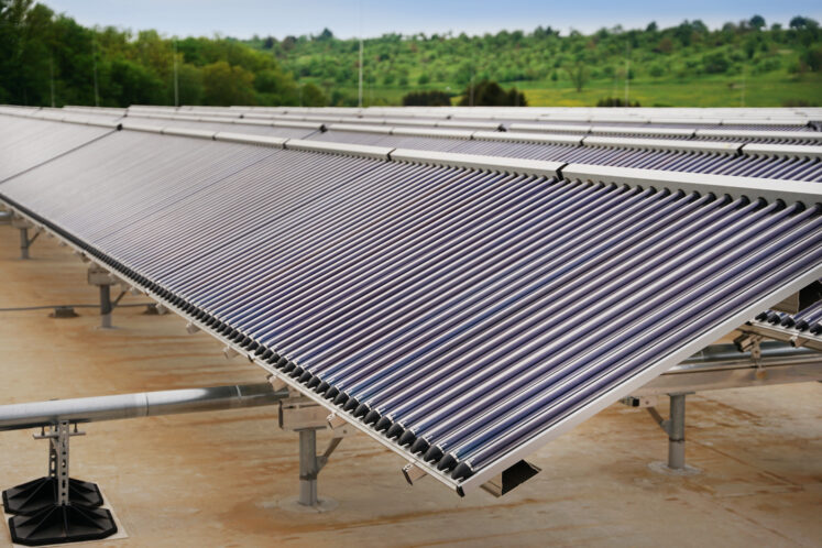 Deutschlands größte Solarthermie Dachanlage von Ritter Energie Kollektoren