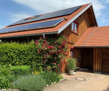 Solardach mit Paradigma Solarthermieanlage und Paradigma Photovoltaikanlage
