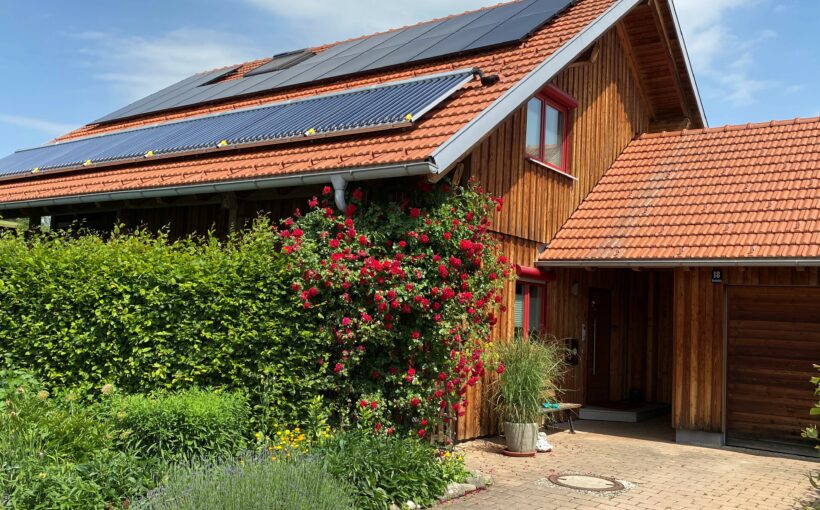 Solardach mit Paradigma Solarthermieanlage und Paradigma Photovoltaikanlage