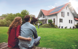 Haus mit Paradigma Solarthermie-Anlage_Familie