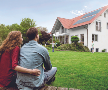 Haus mit Paradigma Solarthermie-Anlage_Familie