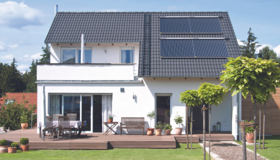 Haus mit Solarthermie-Anlage von Paradigma