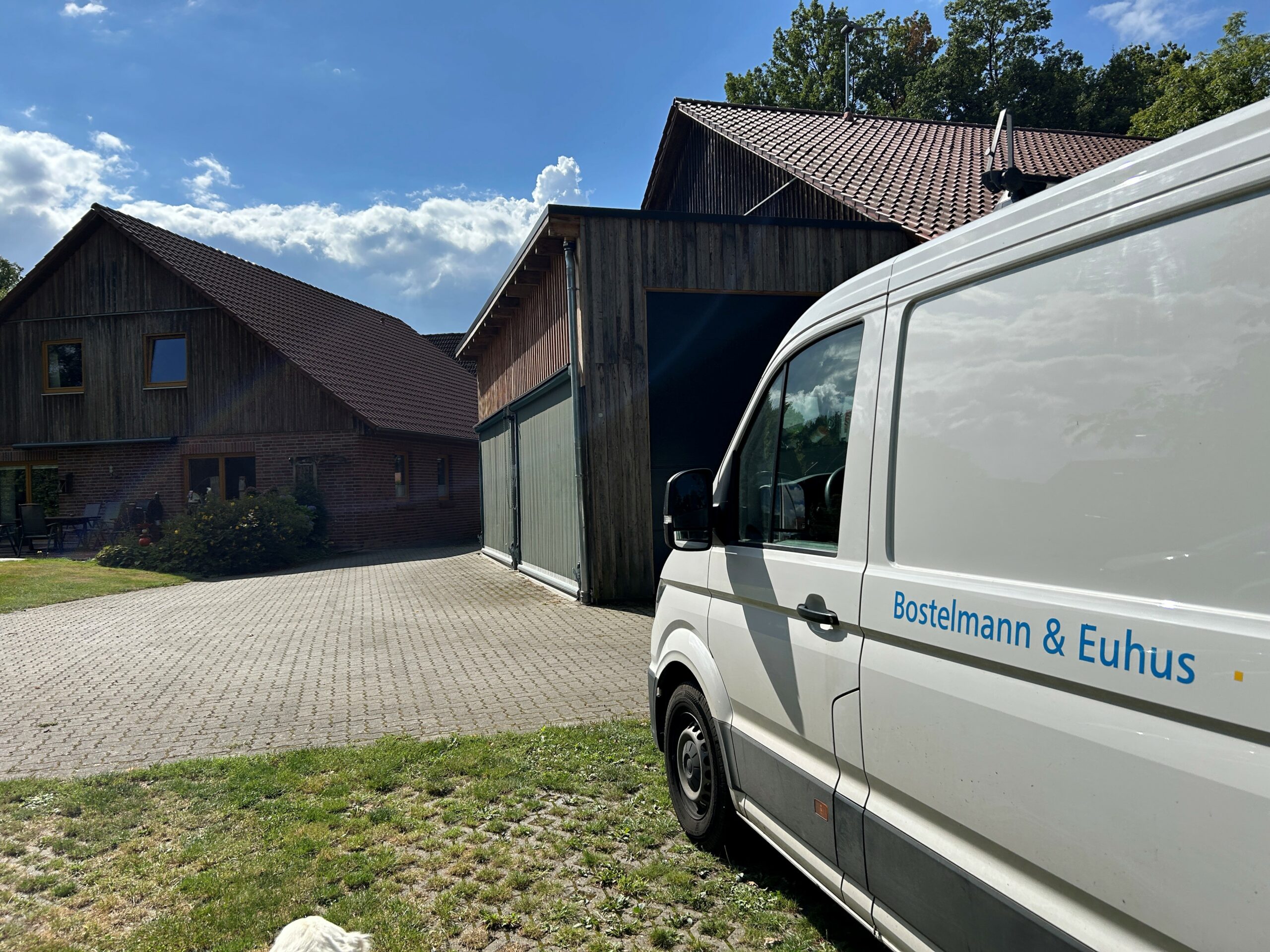 Der Firmenbus unseres Paradigma Handwerkers des Monats September 2025.