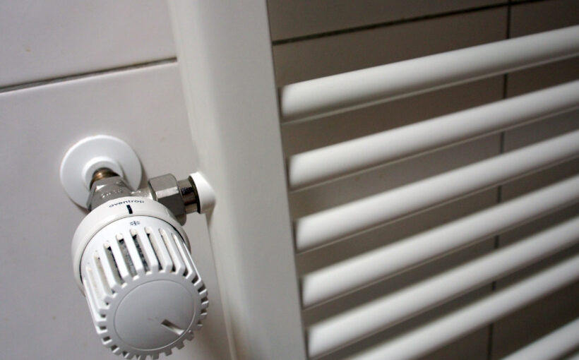 Heizung, Strukturheizkörper, Handtuchhalter mit Thermostat